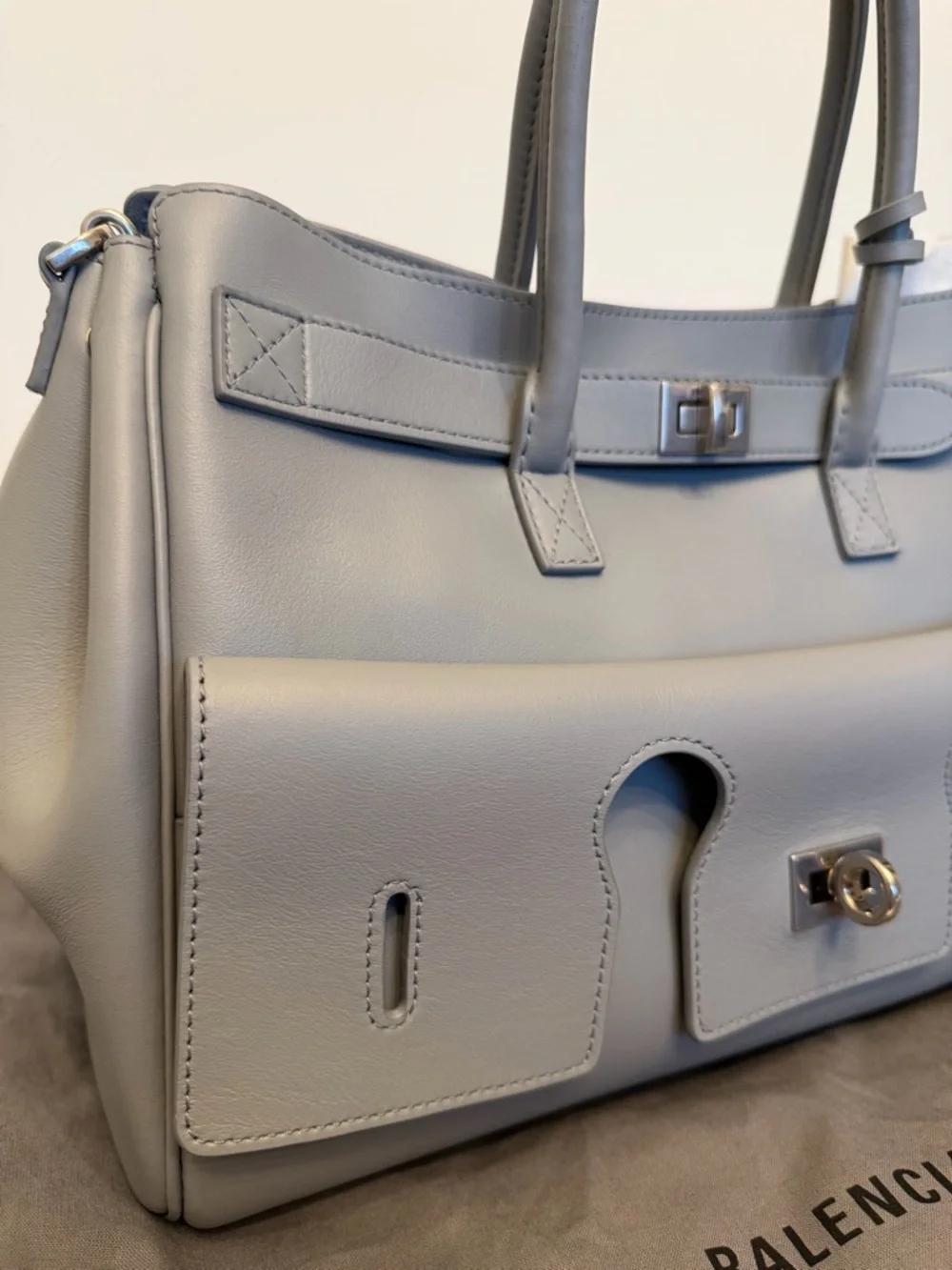 Balenciaga BEL AIR CARRY ALL BAG SMALL IN CLOUD GREY - Picture 3 of 16